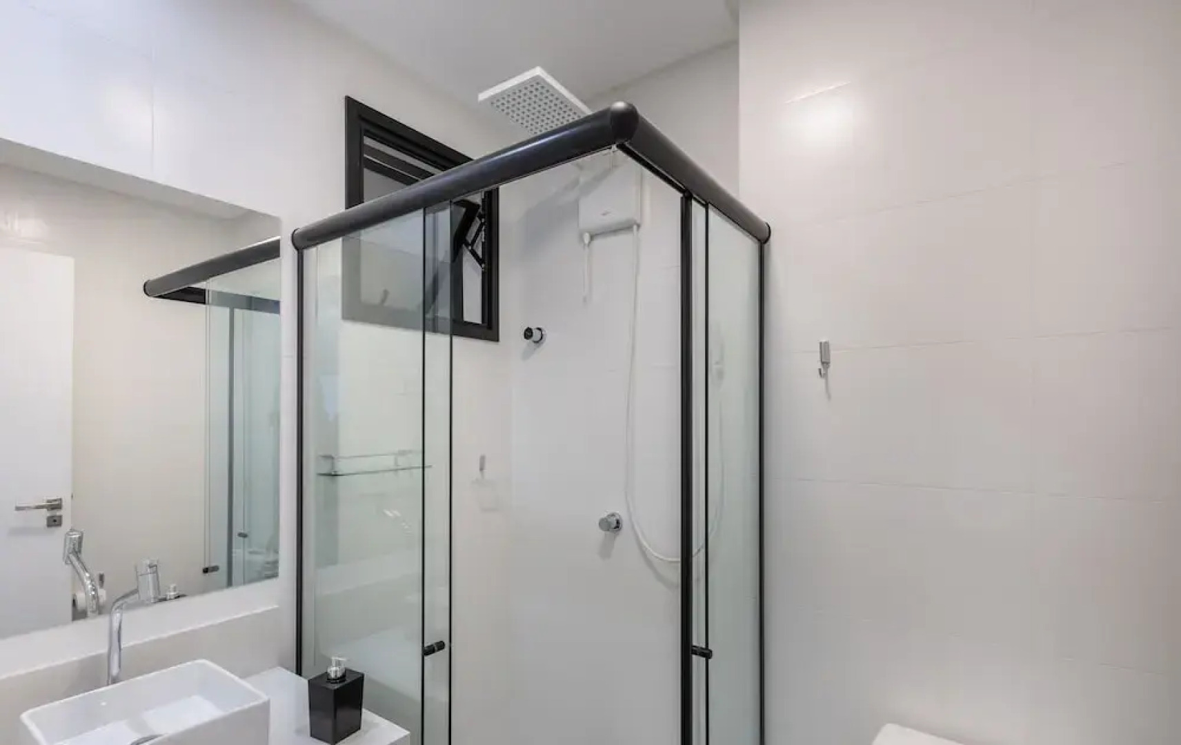 MHFBs Edifício Moderno piscina vista mar