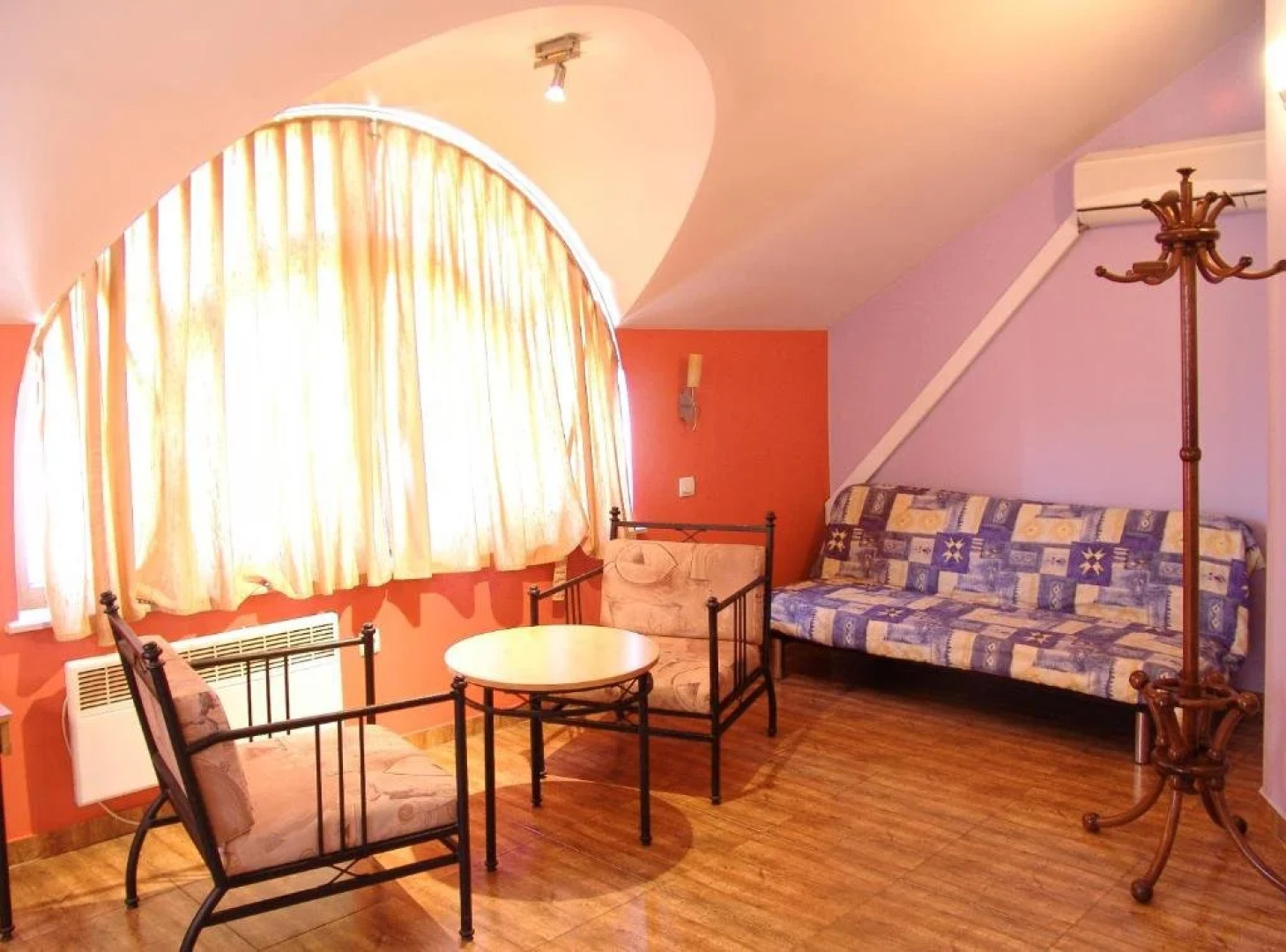 Central Hotel