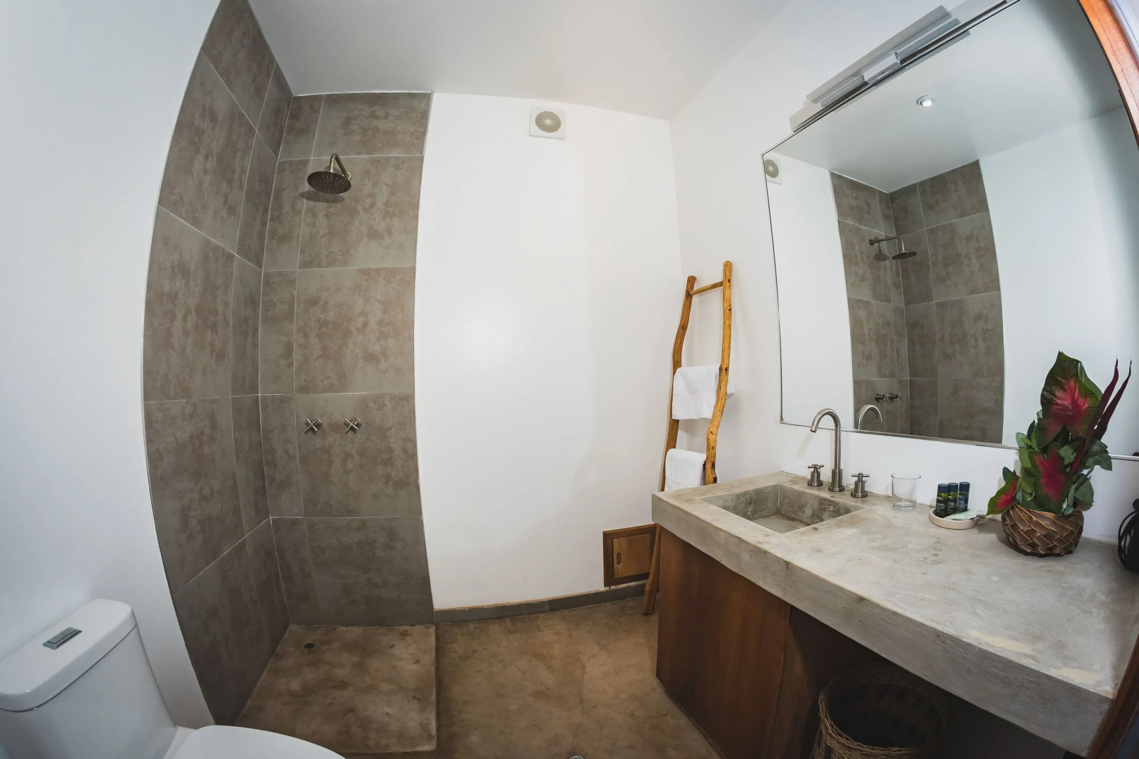 Hotel Enai