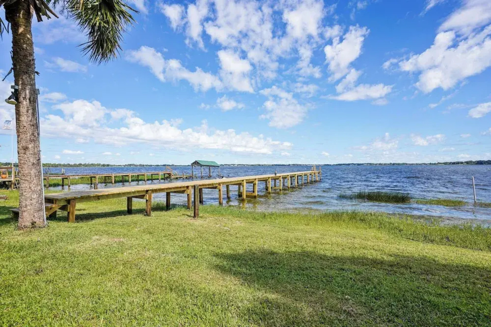 Lakefront Home w/ Screened Porches in Frostproof!