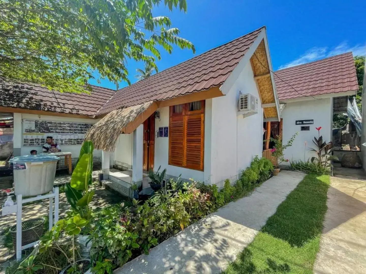 Aira Homestay Near Pantai Kuta Mandalika