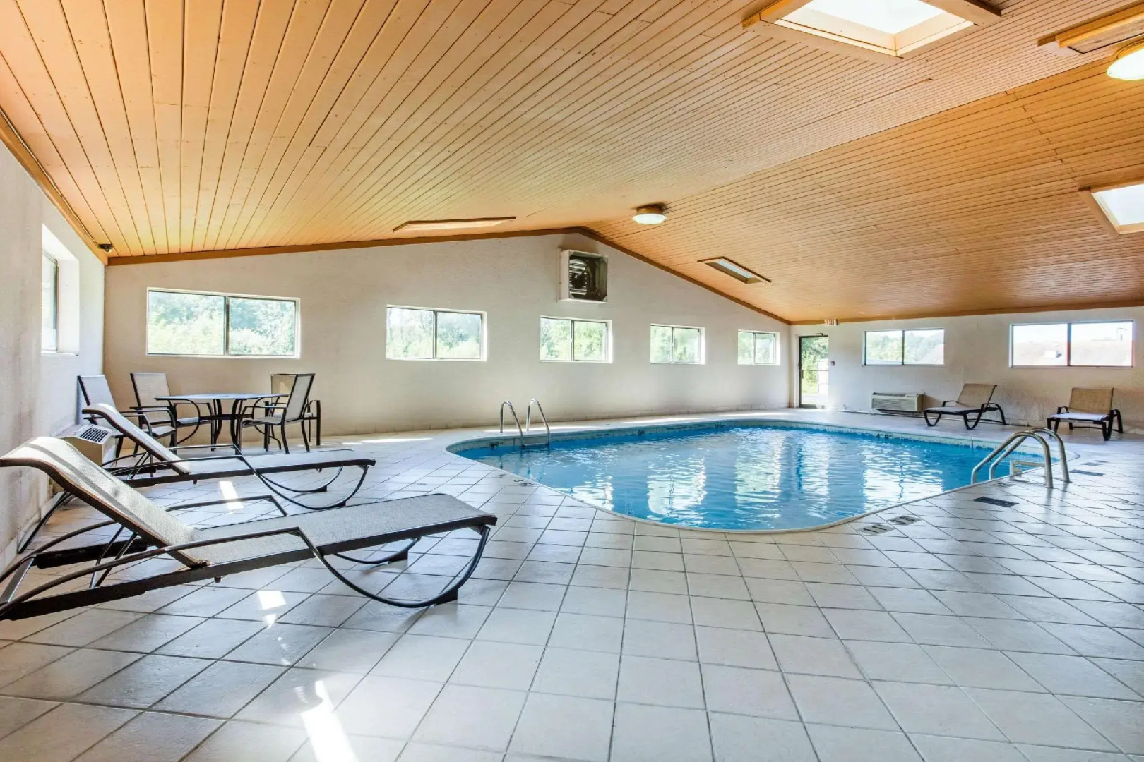 Quality Inn & Suites Metropolis I-24