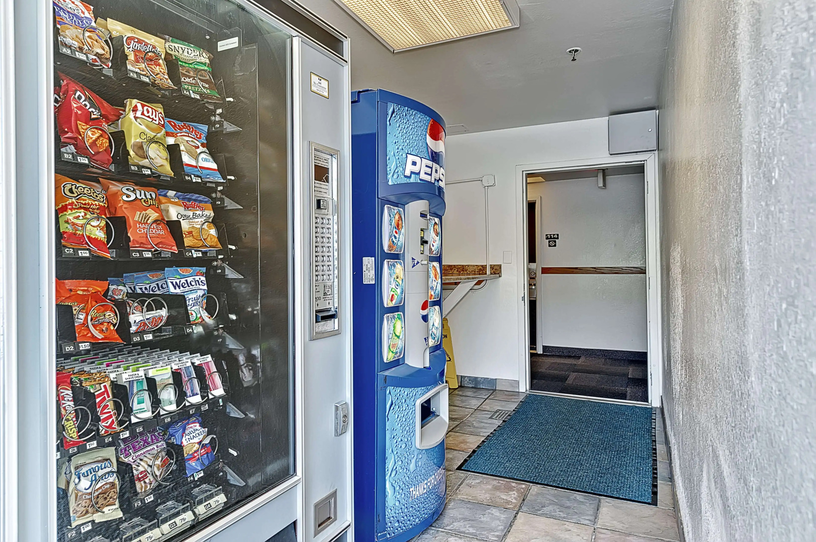 Motel 6 Glenview, IL - Chicago North