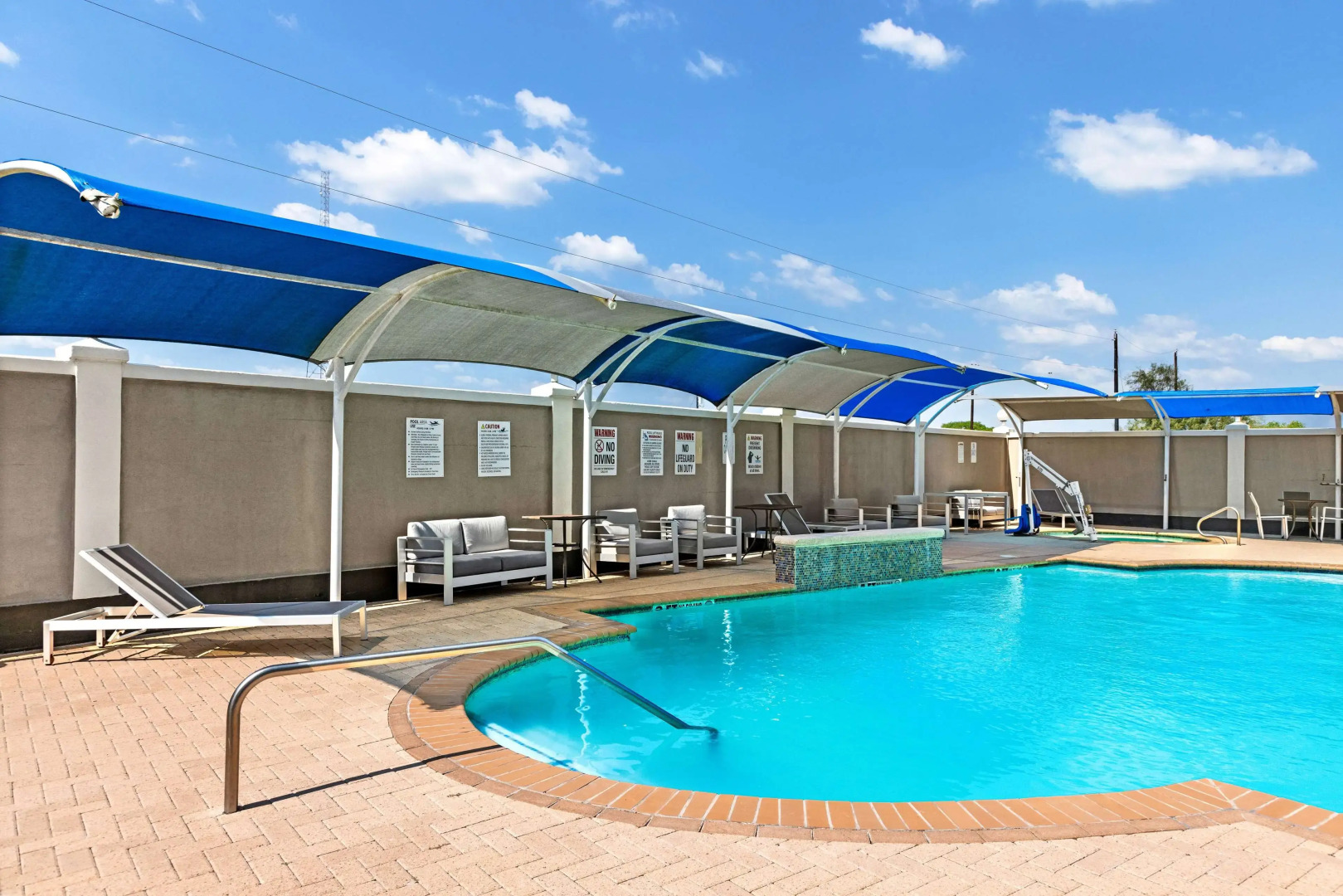 La Quinta Inn & Suites by Wyndham Raymondville