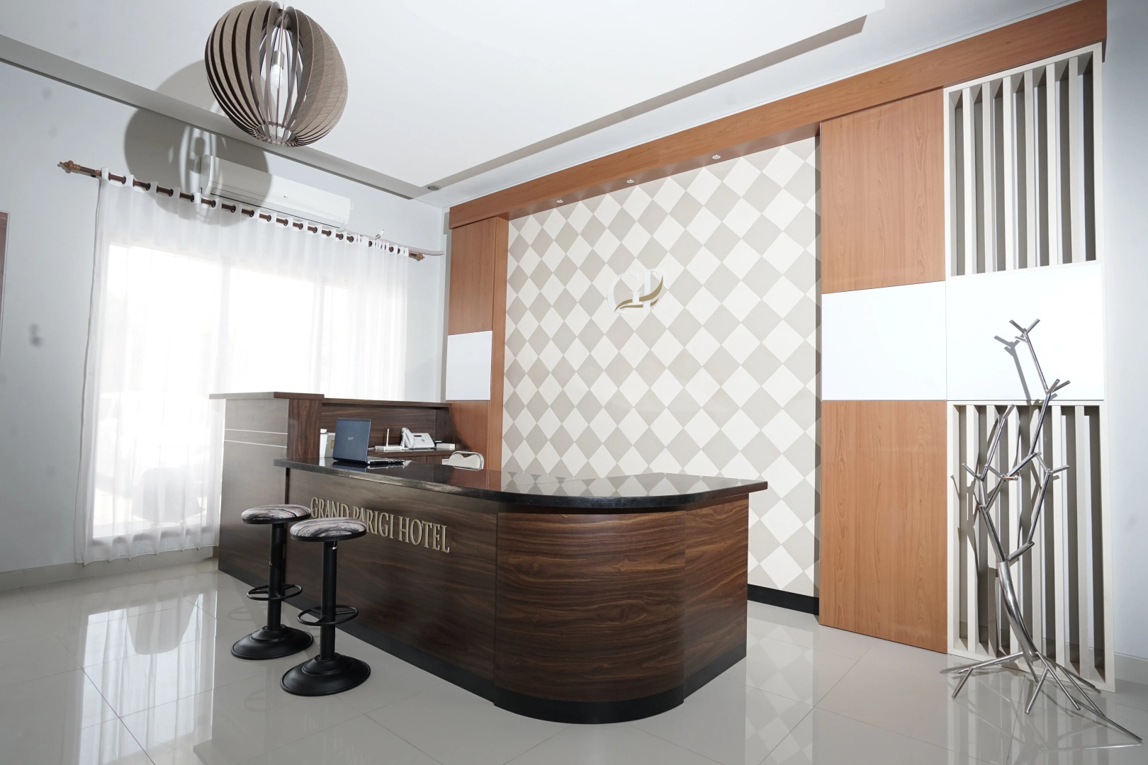 Capital O 1974 Grand Parigi Hotel