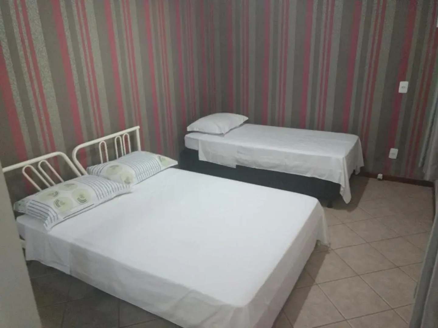 Pousada Casa Verde - quartos individuais - smart tv 32 - e banheiro privativo