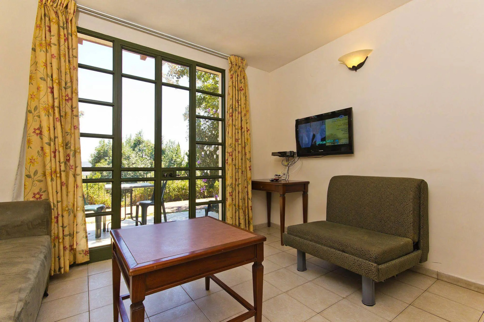 Shoresh Green Hills Family Suites Hotel