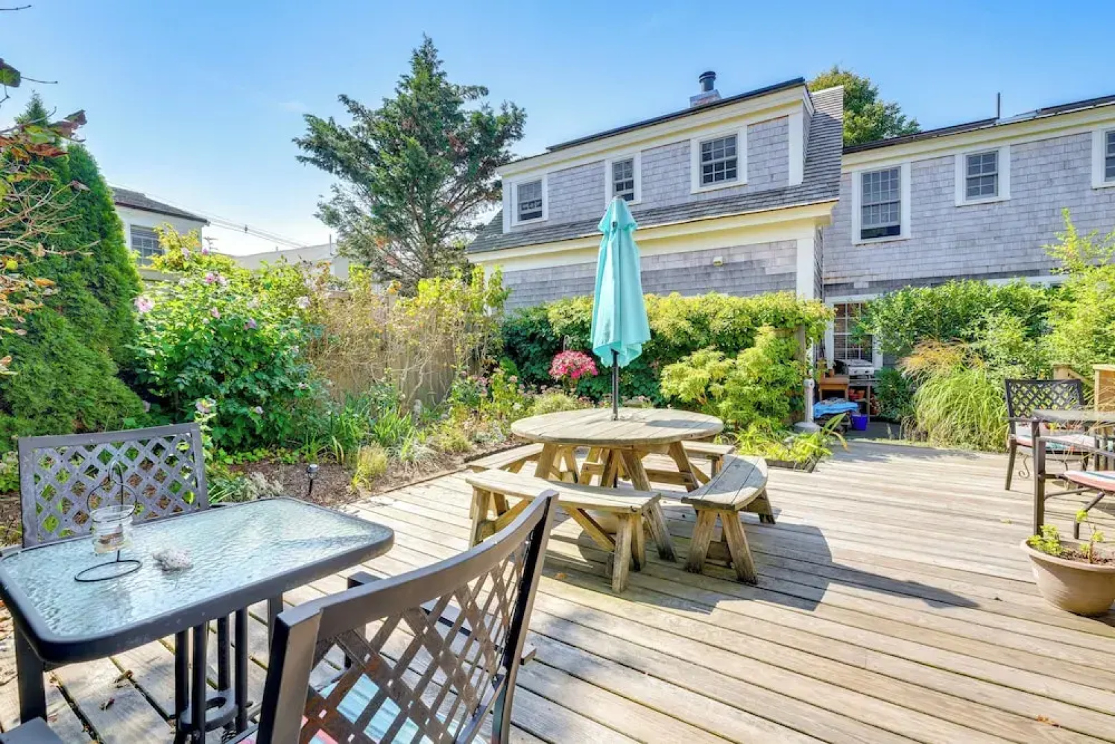 Steps to Beach: Stylish & Lofted Provincetown Gem