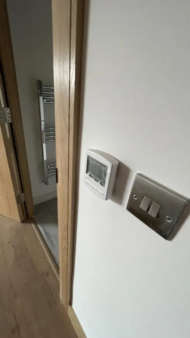 Exquisite Riverside Living in a Stunning Flat