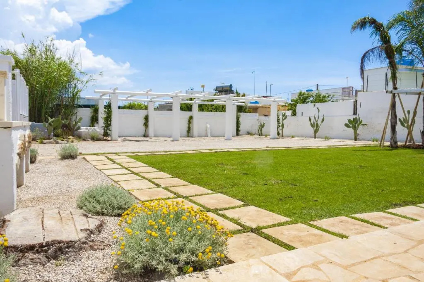 Trullo e appartamenti al mare