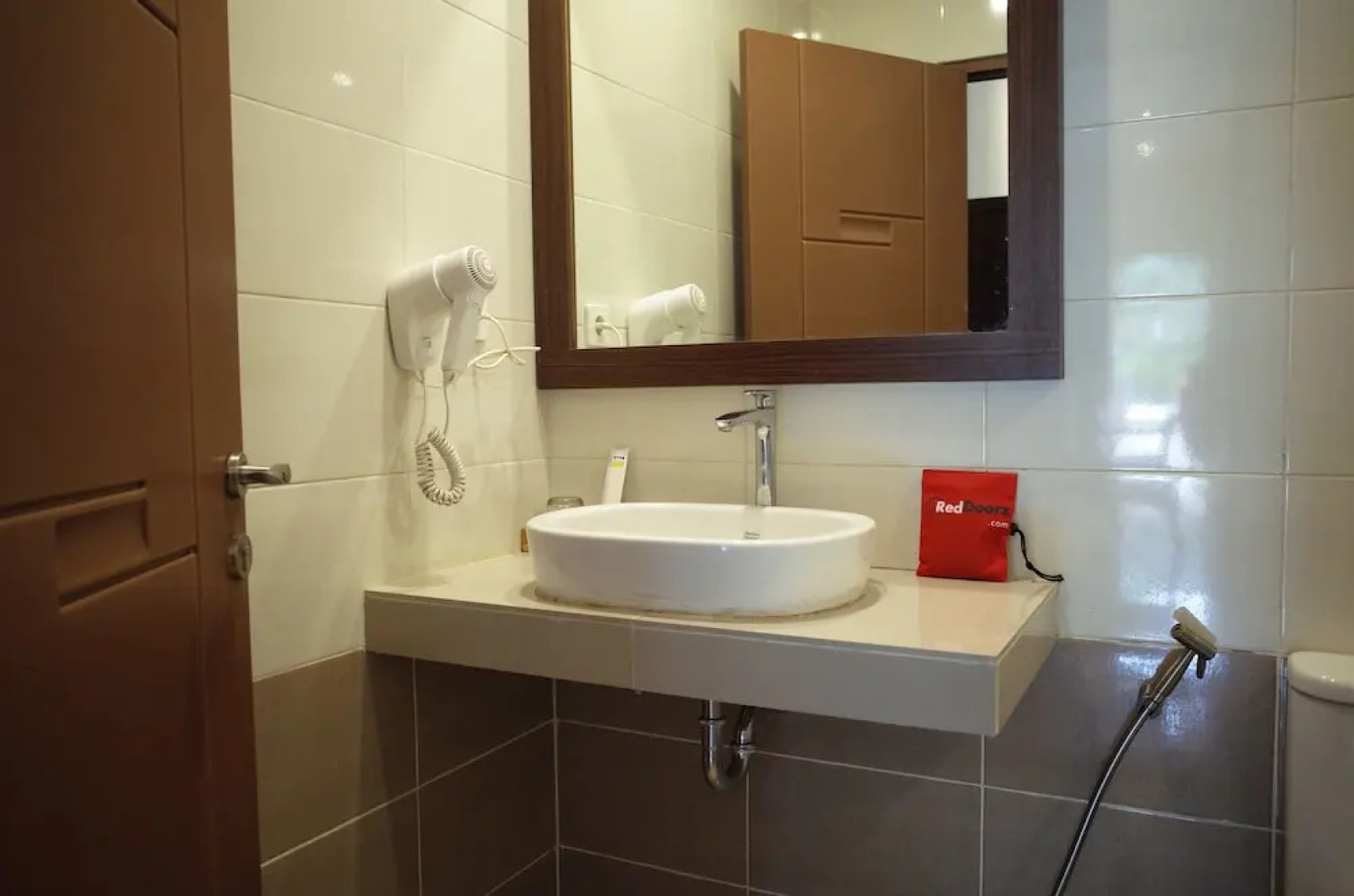 RedDoorz Plus @ Suryakencana Kota Sukabumi