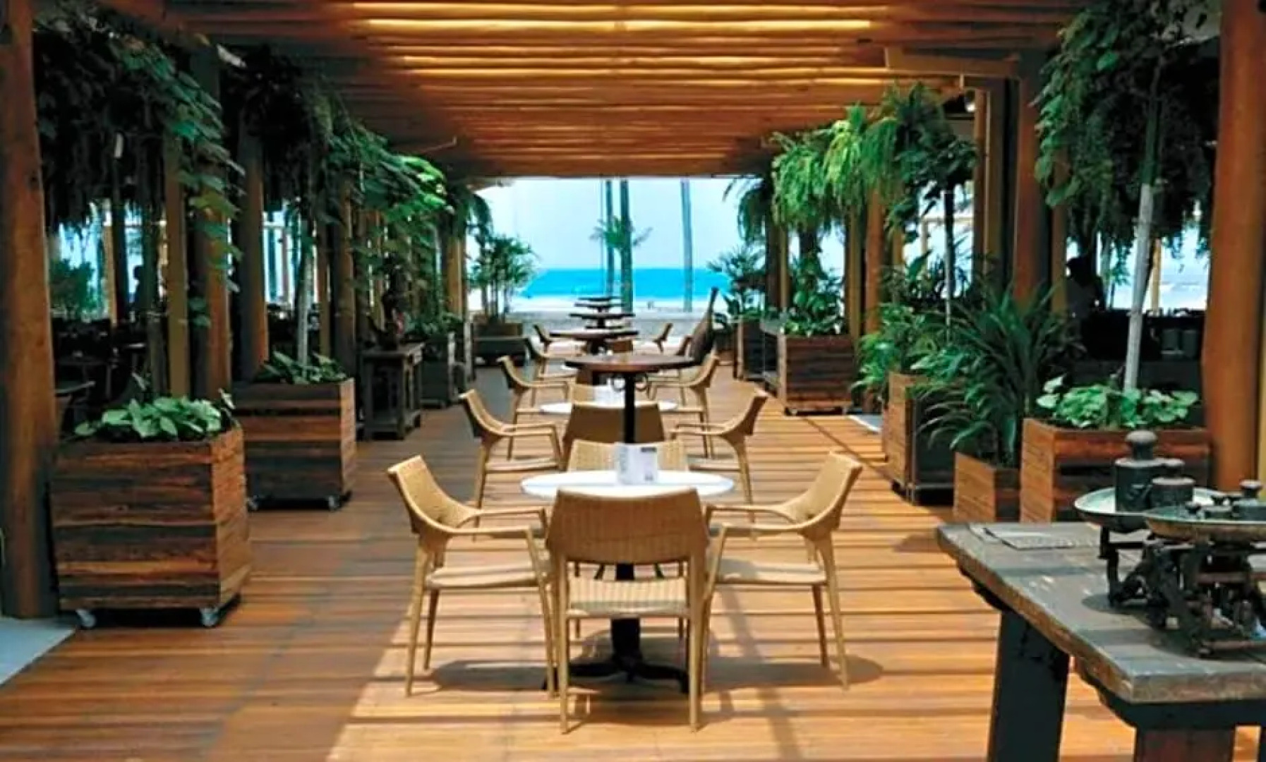 FLAT RIVIERA COM VISTA MAR A 150m DA PRAIA ! DISPONÍVEL PRÓX FINDI - De 14 a 18 de Fev de 2024 ! APROVEITE !