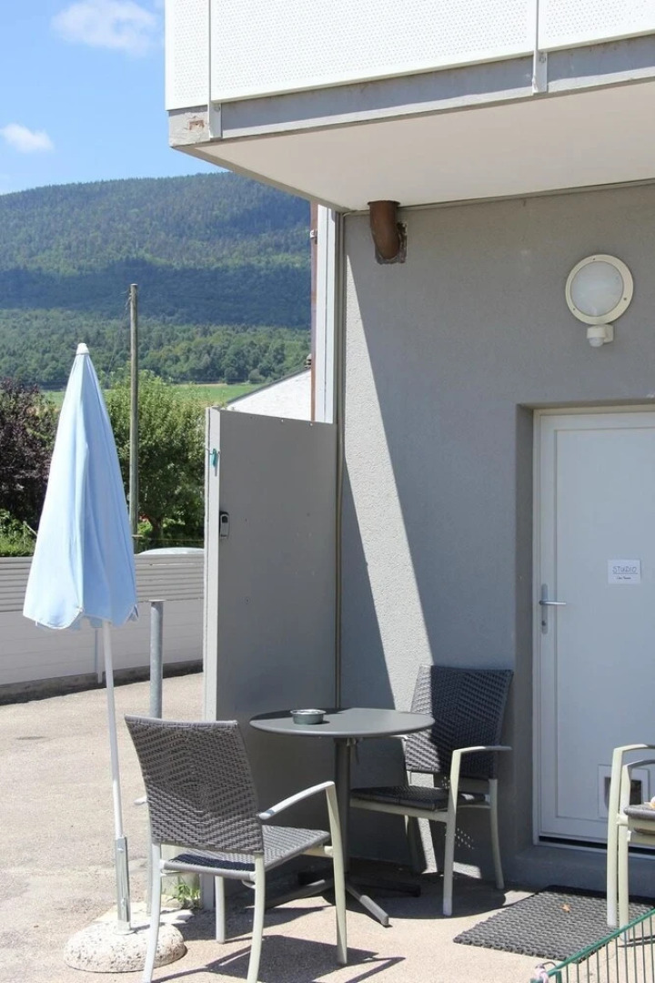 Studio in Bevaix, With Pool Access, Enclosed Garden and Wifi