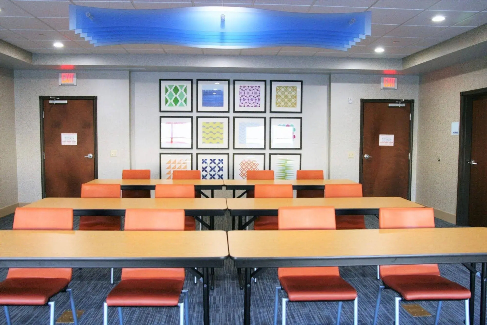 Holiday Inn Express & Suites Clarion by IHG