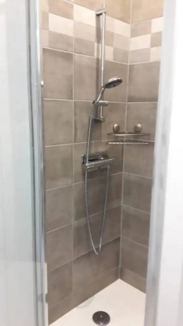 STOP 100m DU PORT-Parking gratuit a 5mn