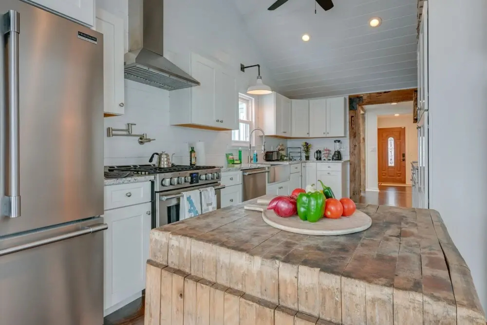 Luxe Waterfront Lake Fenton Home: Decks & Fire Pit