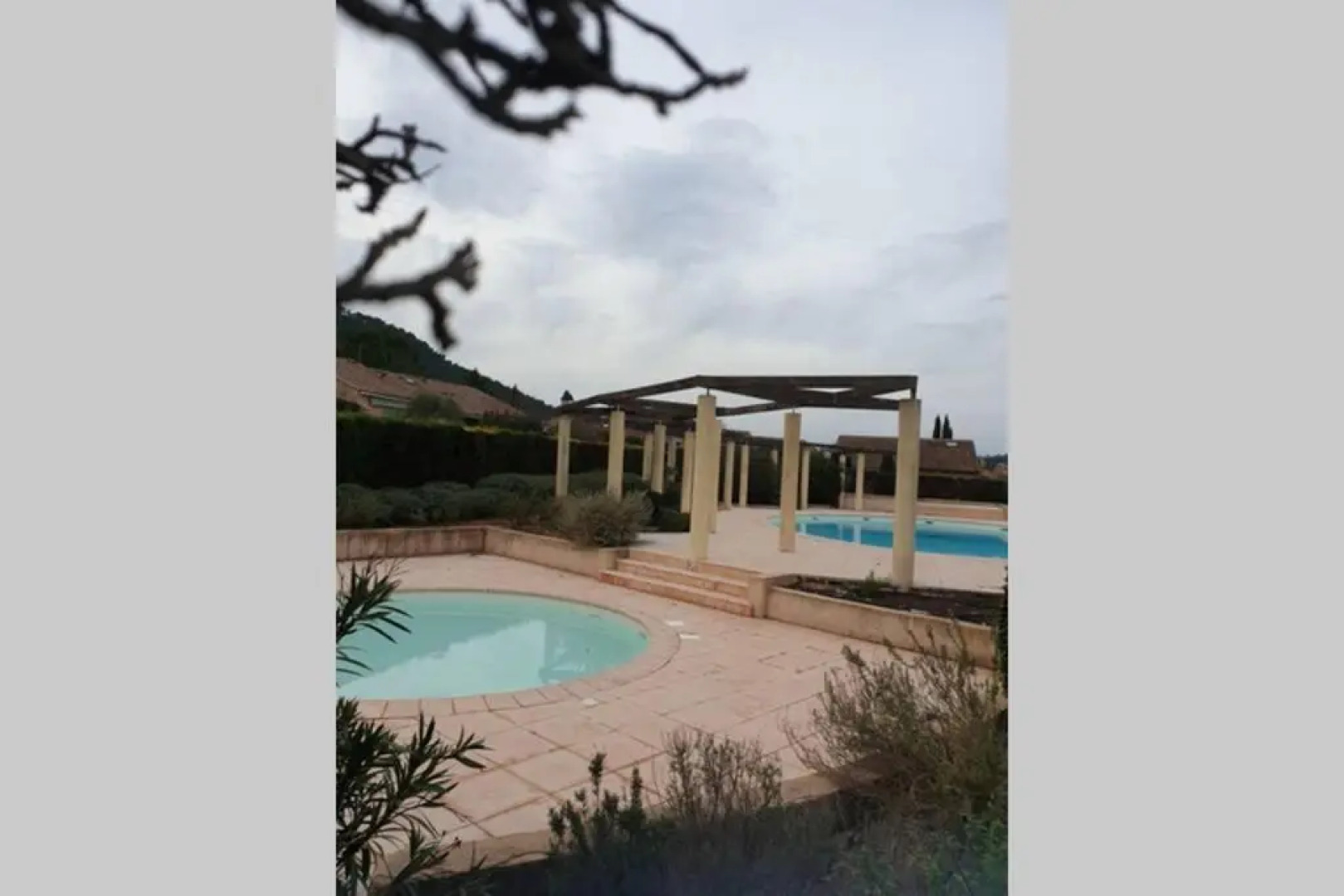 Charmante maison dans résidence avec piscine et tennis