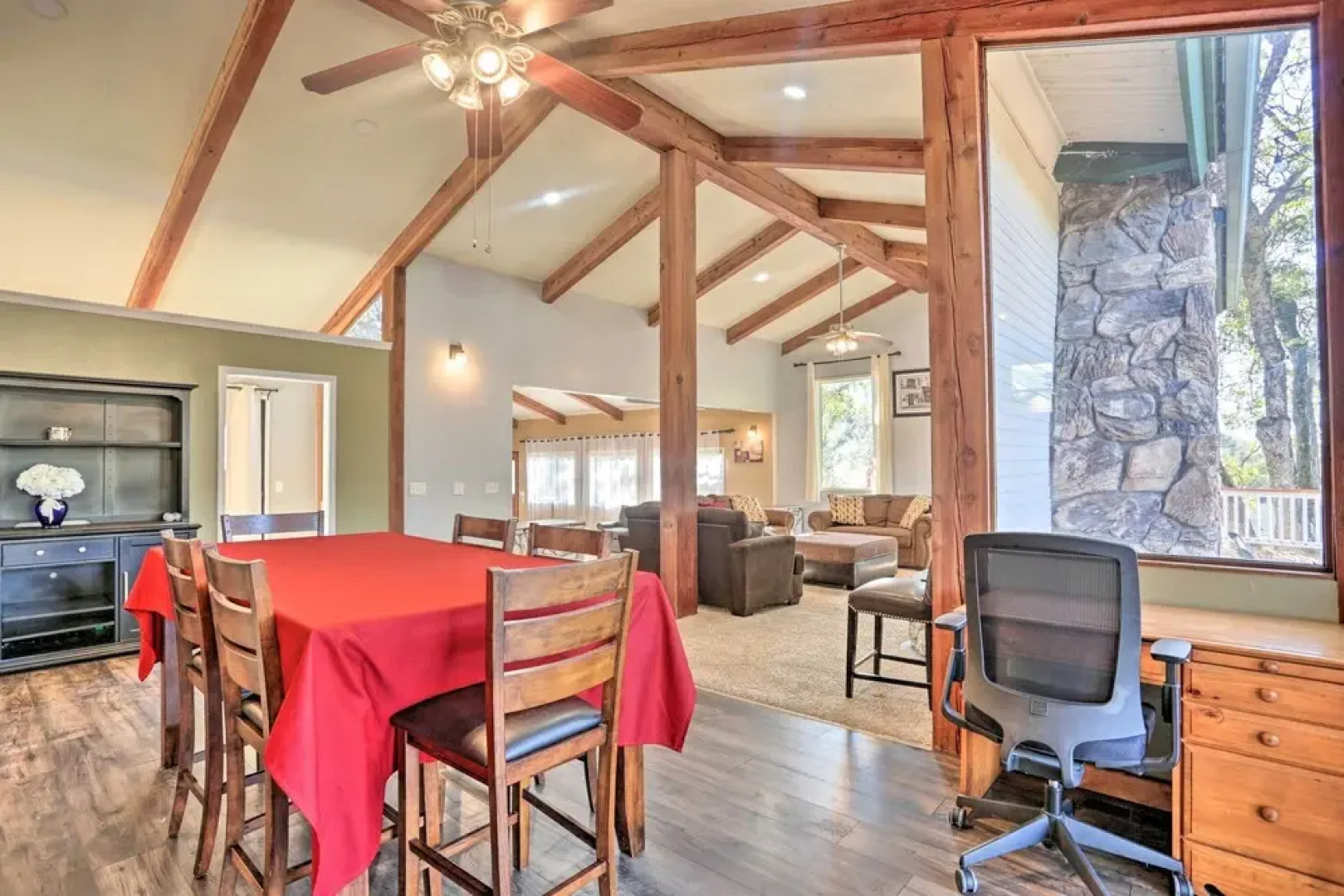 Yosemite Home w/ Deck < 4 Mi to Bass Lake!