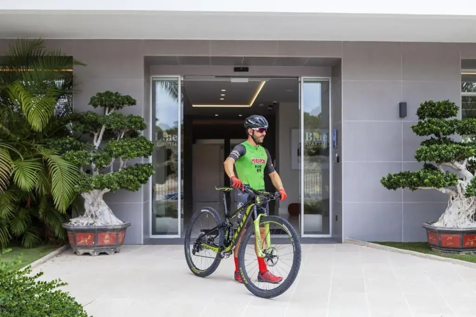 Blue Line Apartment Hotel