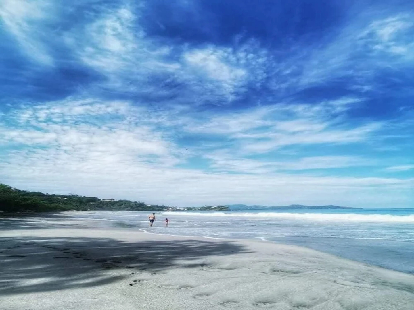 Stylish Split-Level Condo with a Shaded Terrace, Direct Beach Access, and Resort-Style Community Amenities