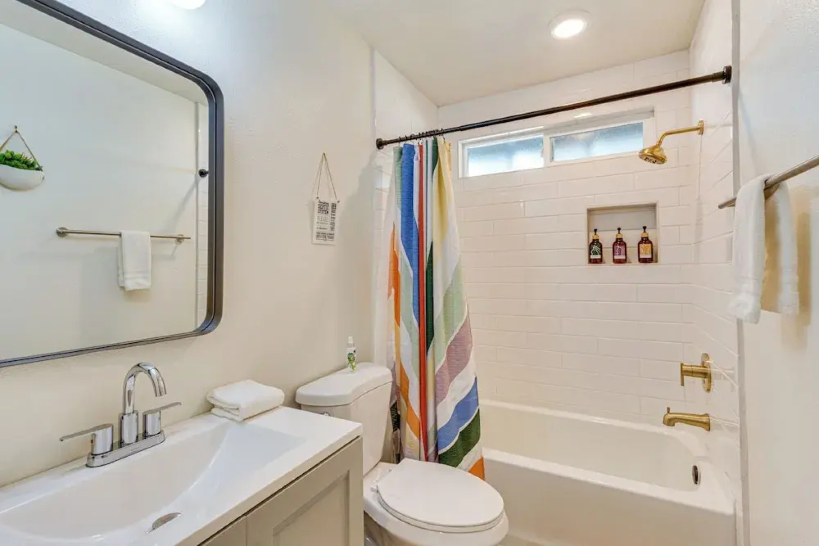 Hot Tub + Patio: Desert Getaway in Joshua Tree!