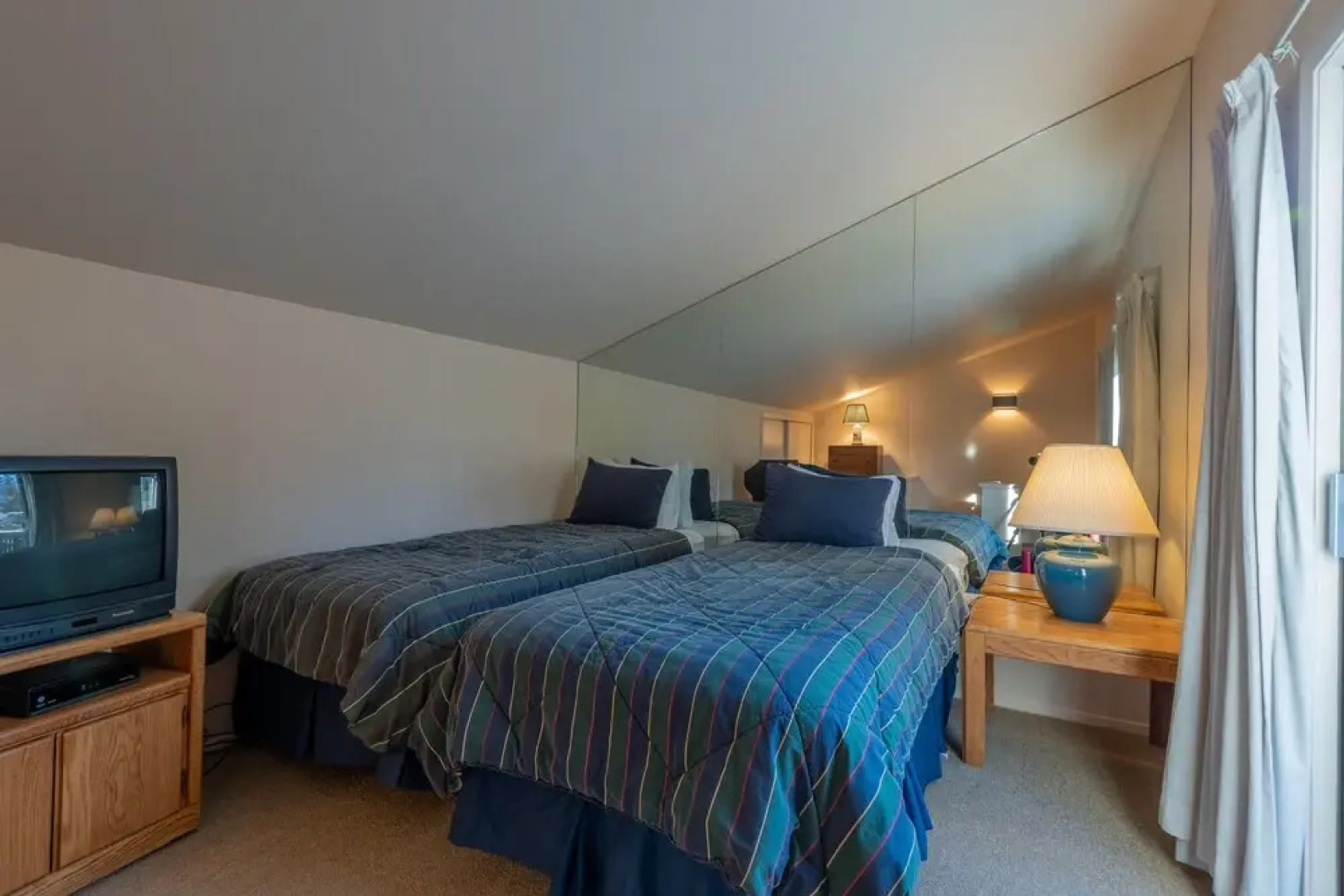 Dollar Meadows Condo with access to Sun Valley pool, hot tub, tennis and golf