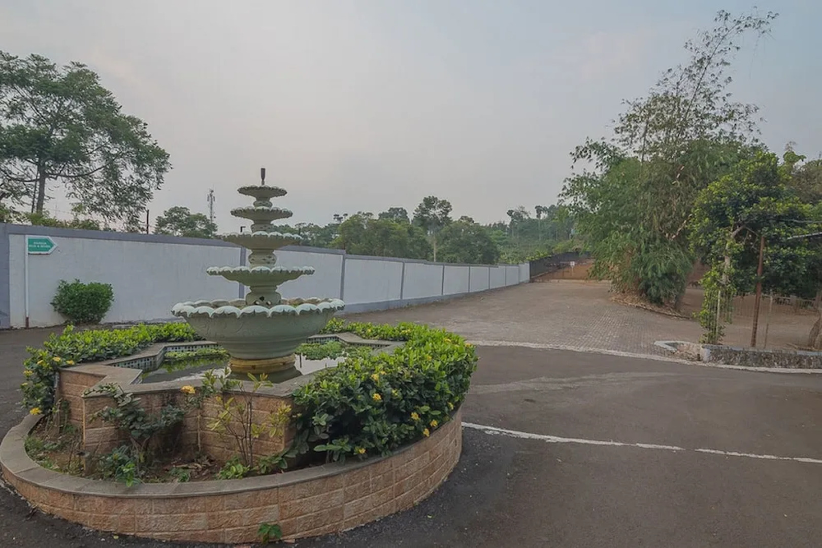 RedDoorz Plus @ Lodaya Gunung Geulis Puncak