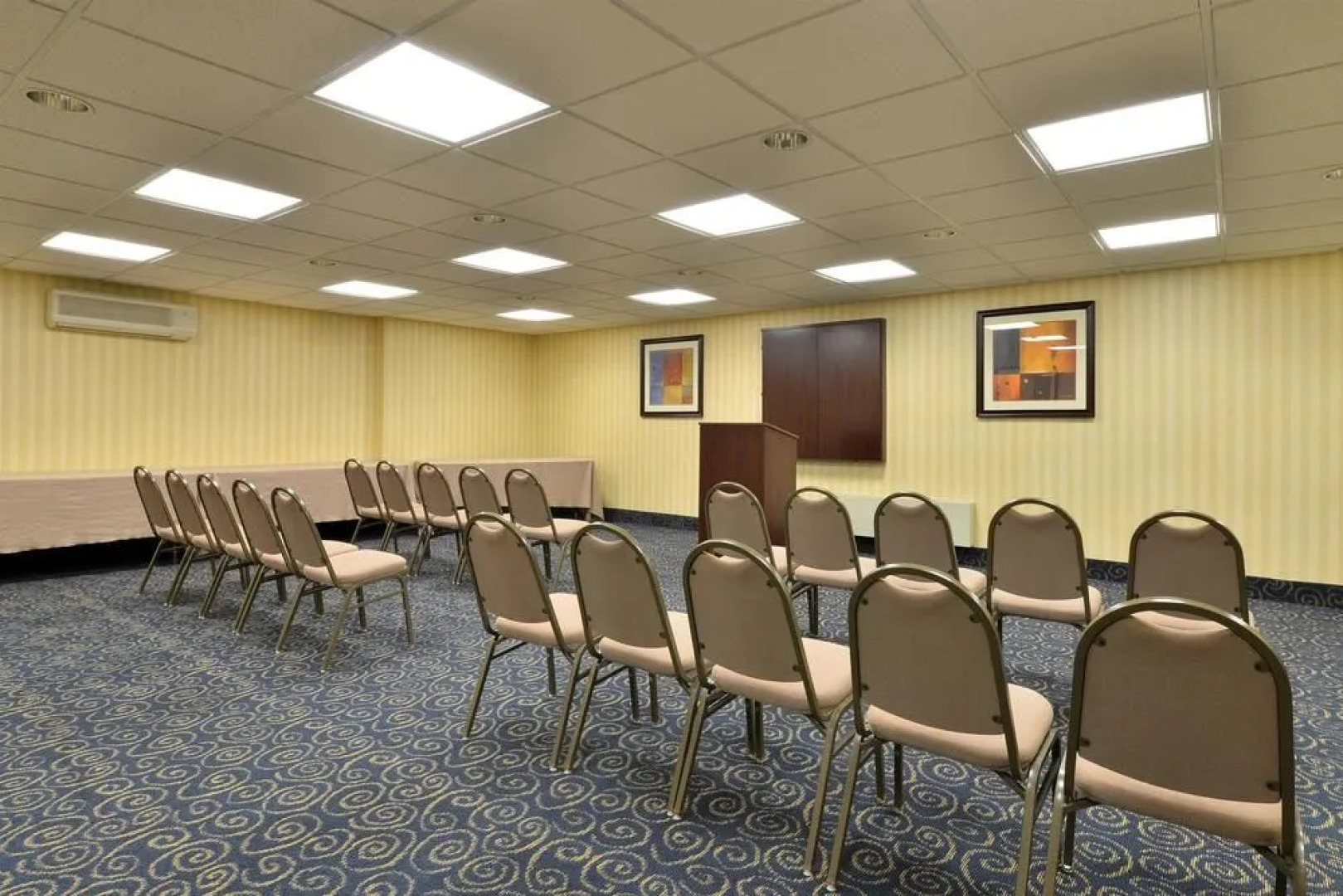 Holiday Inn Express & Suites Williamstown - Glassboro