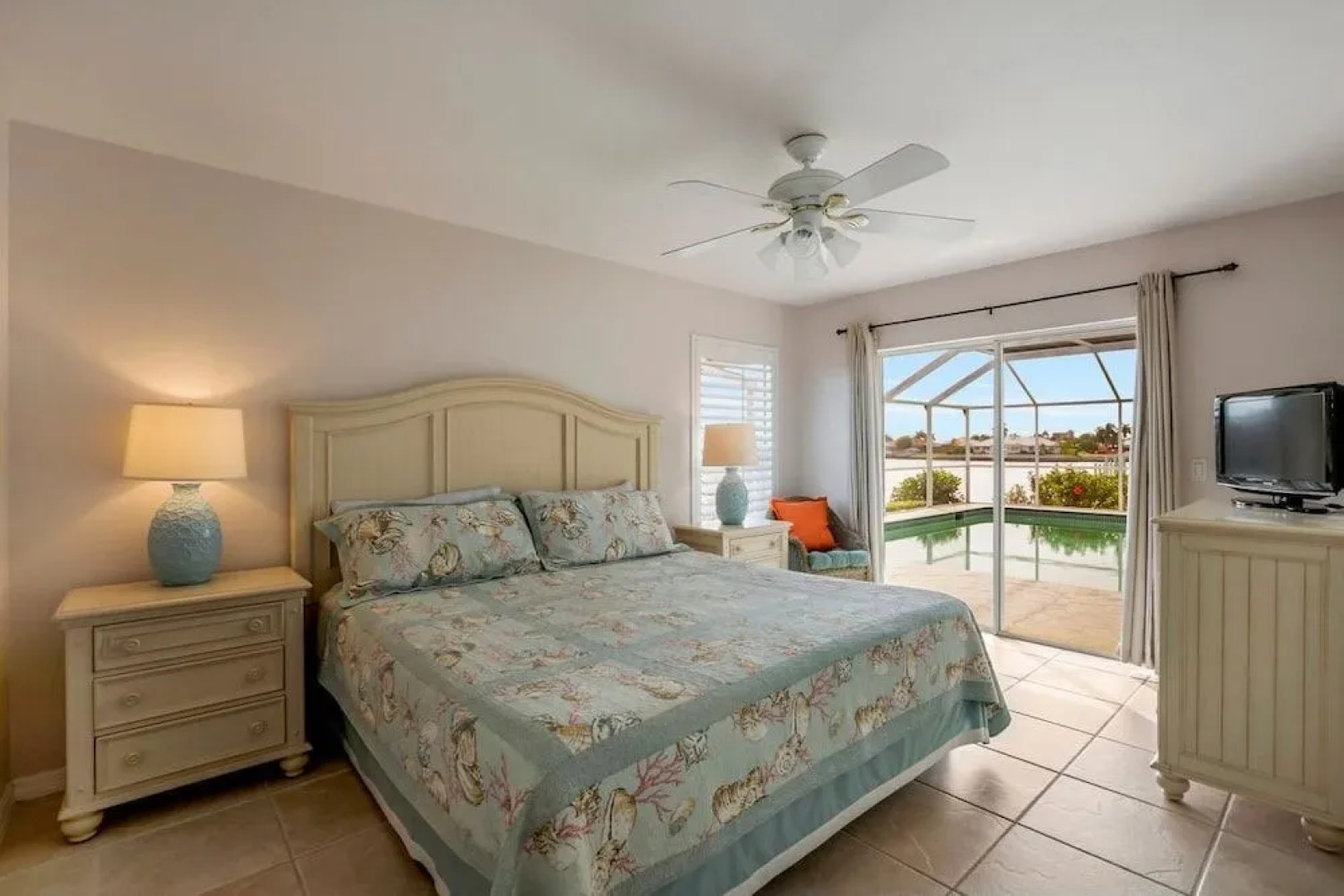 BE324 4 Bedroom Holiday Home by Marco Naples Vacation Homes