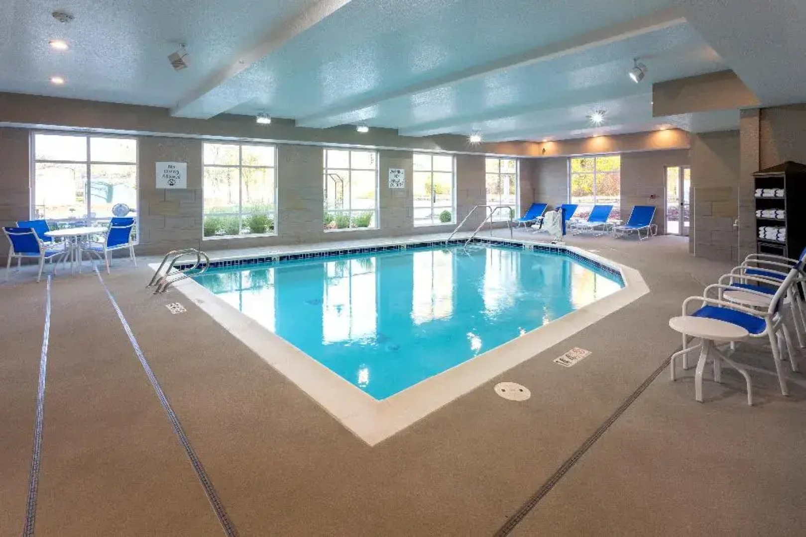 Holiday Inn Express & Suites Seattle South - Tukwila by IHG