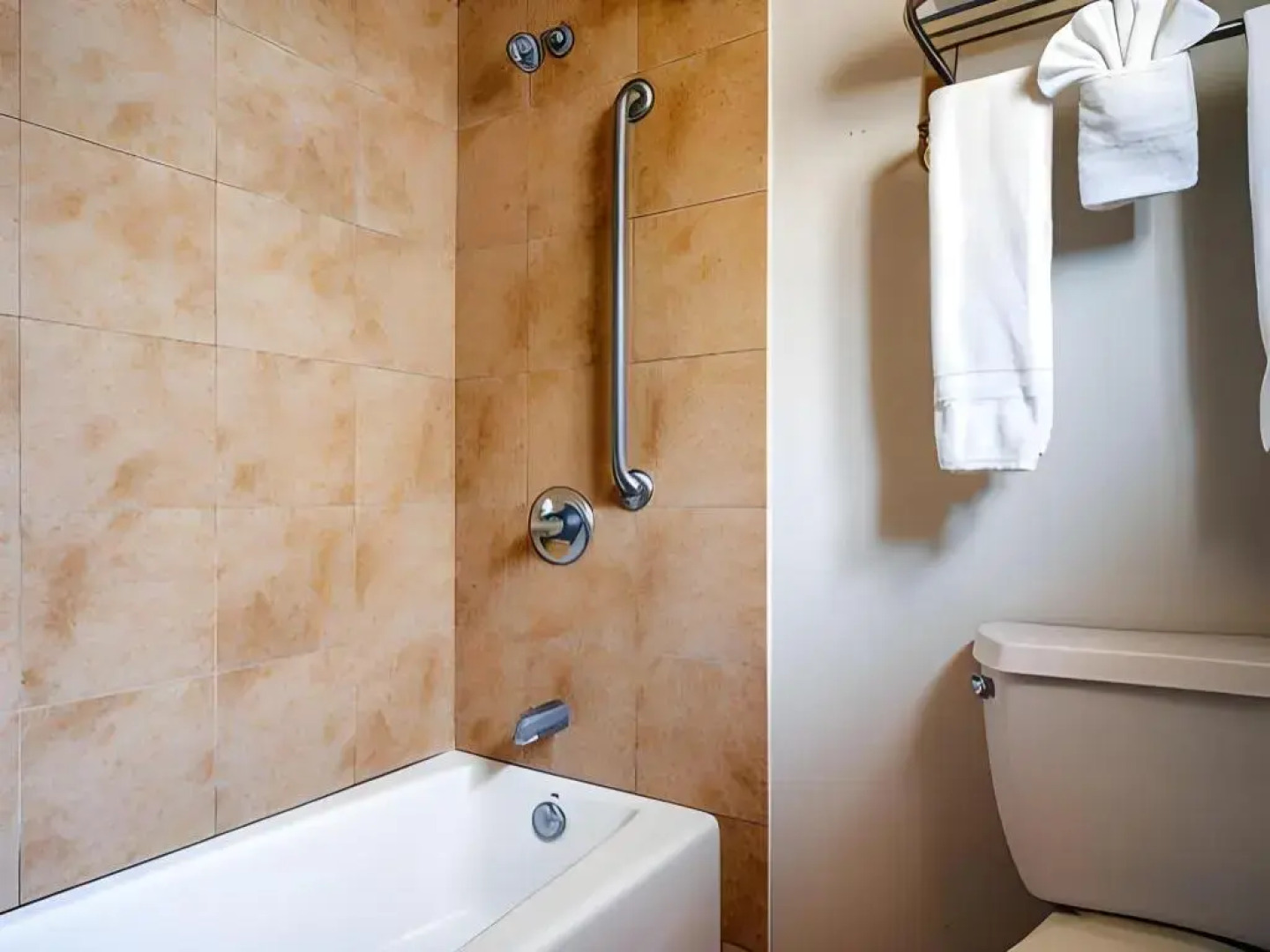 Solaire Inn & Suites