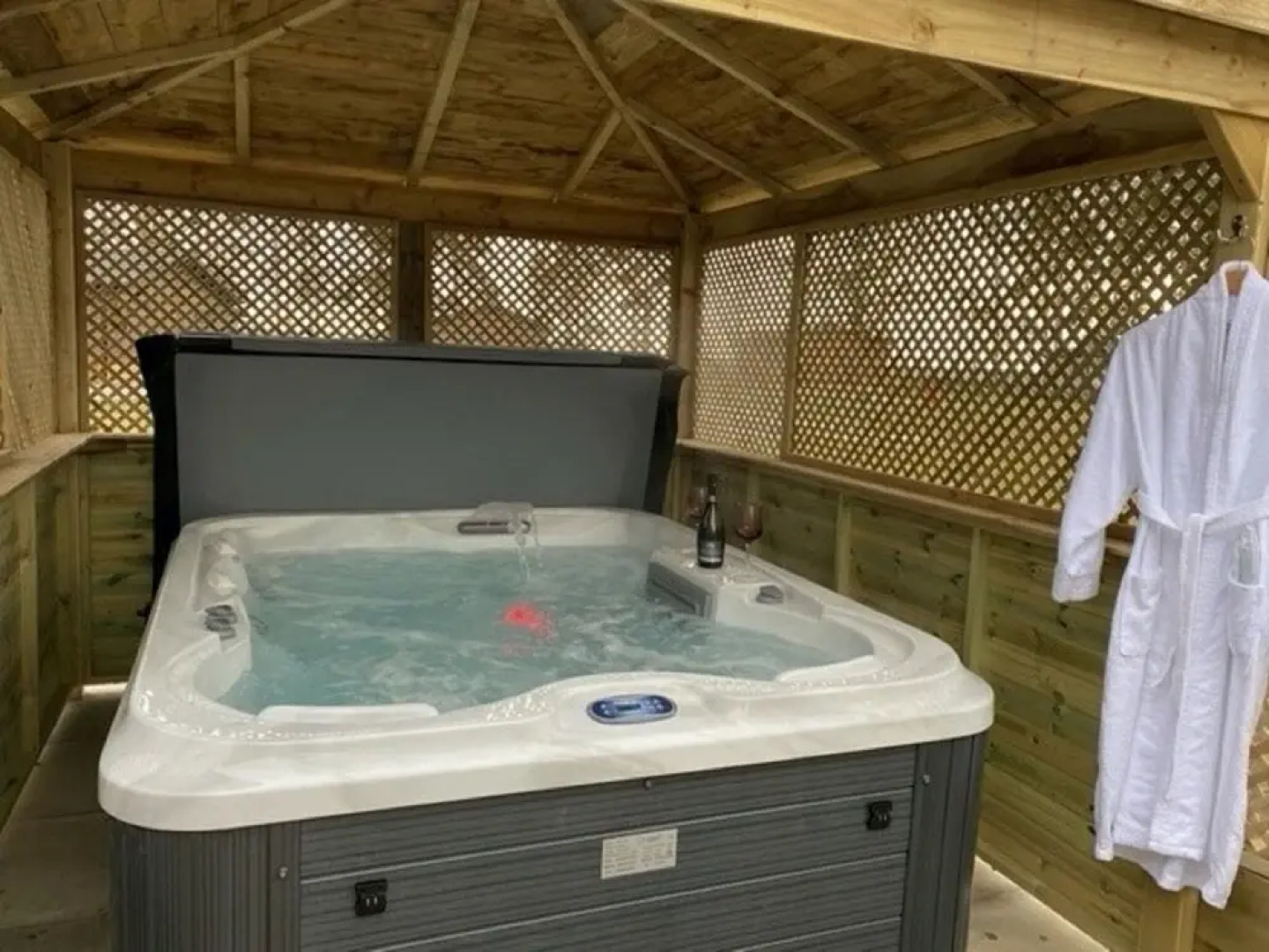 Hollicarrs - Bluebell Lodge