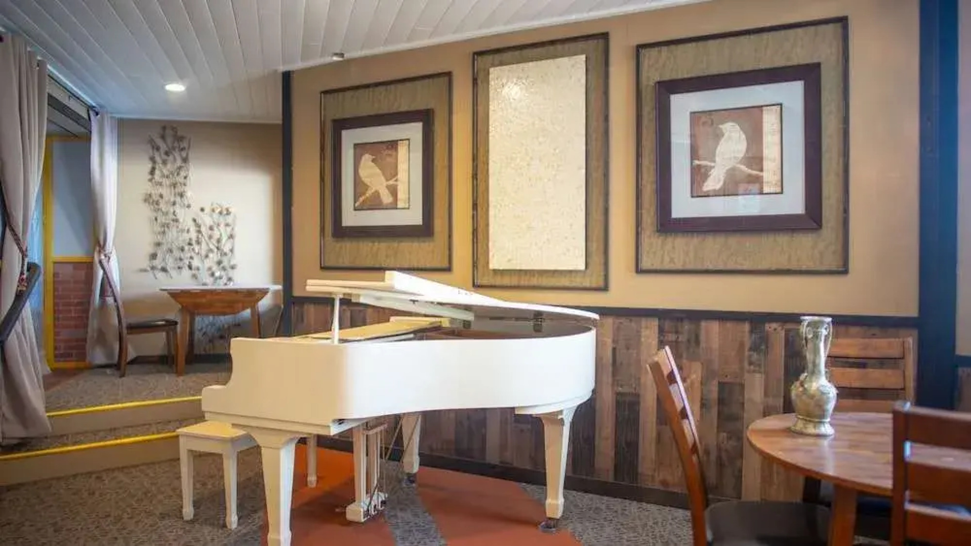 Hooligans Fishing Lodge