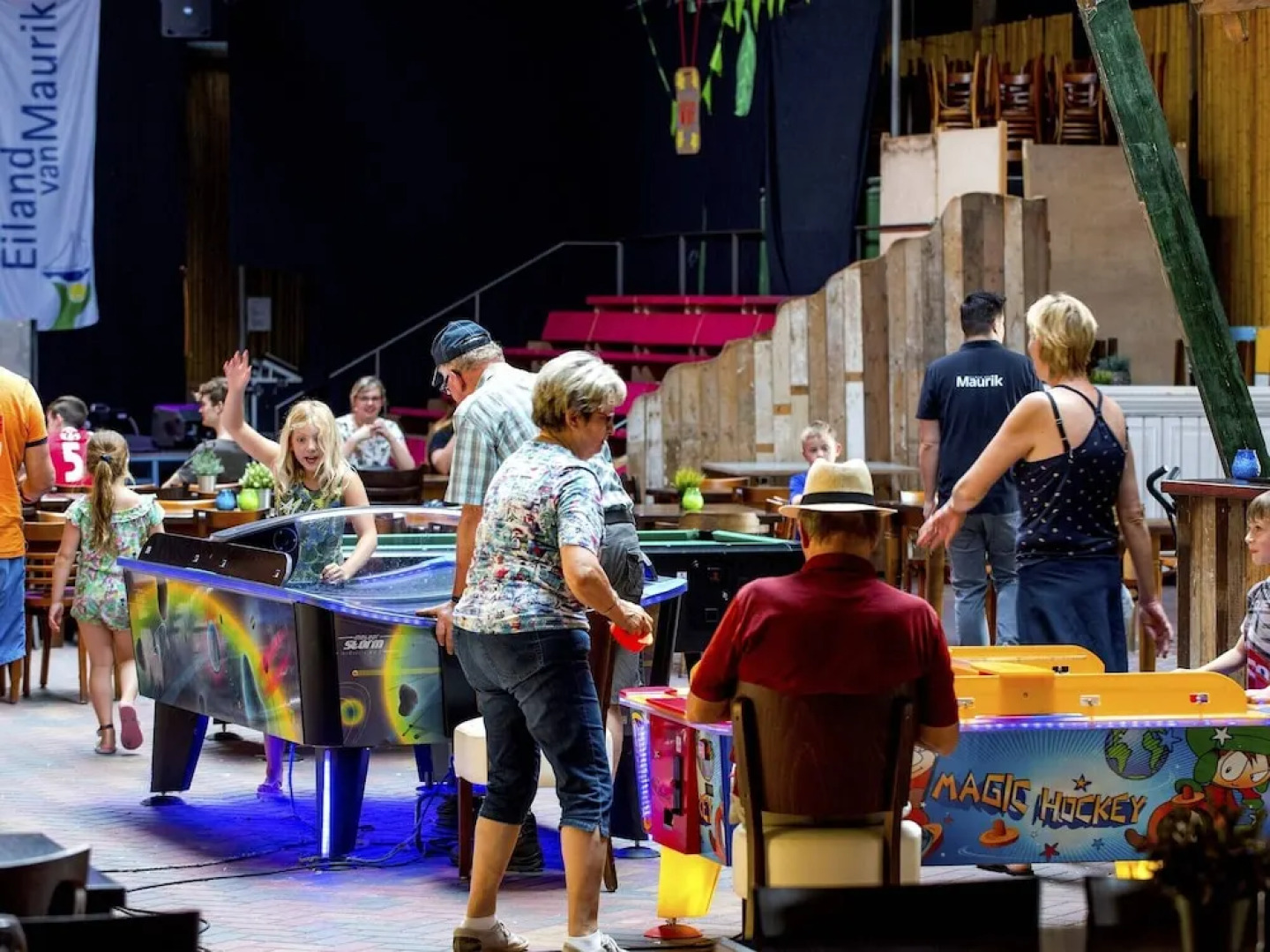 Luxury Villa With Outdoor Kitchen and Lake View