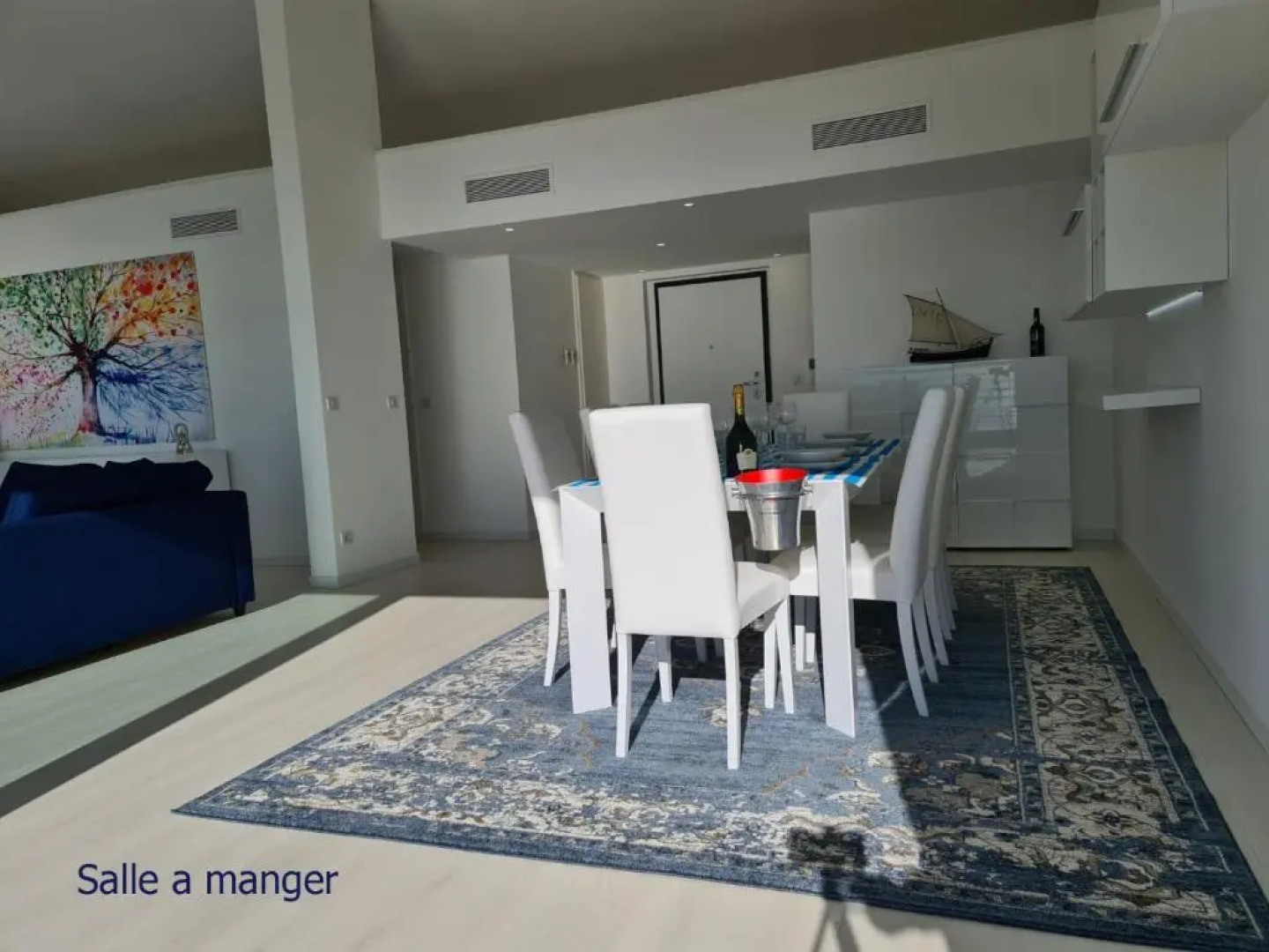 Luxurious penthouse with magnificent views over the bay of Menton 10 Peoples