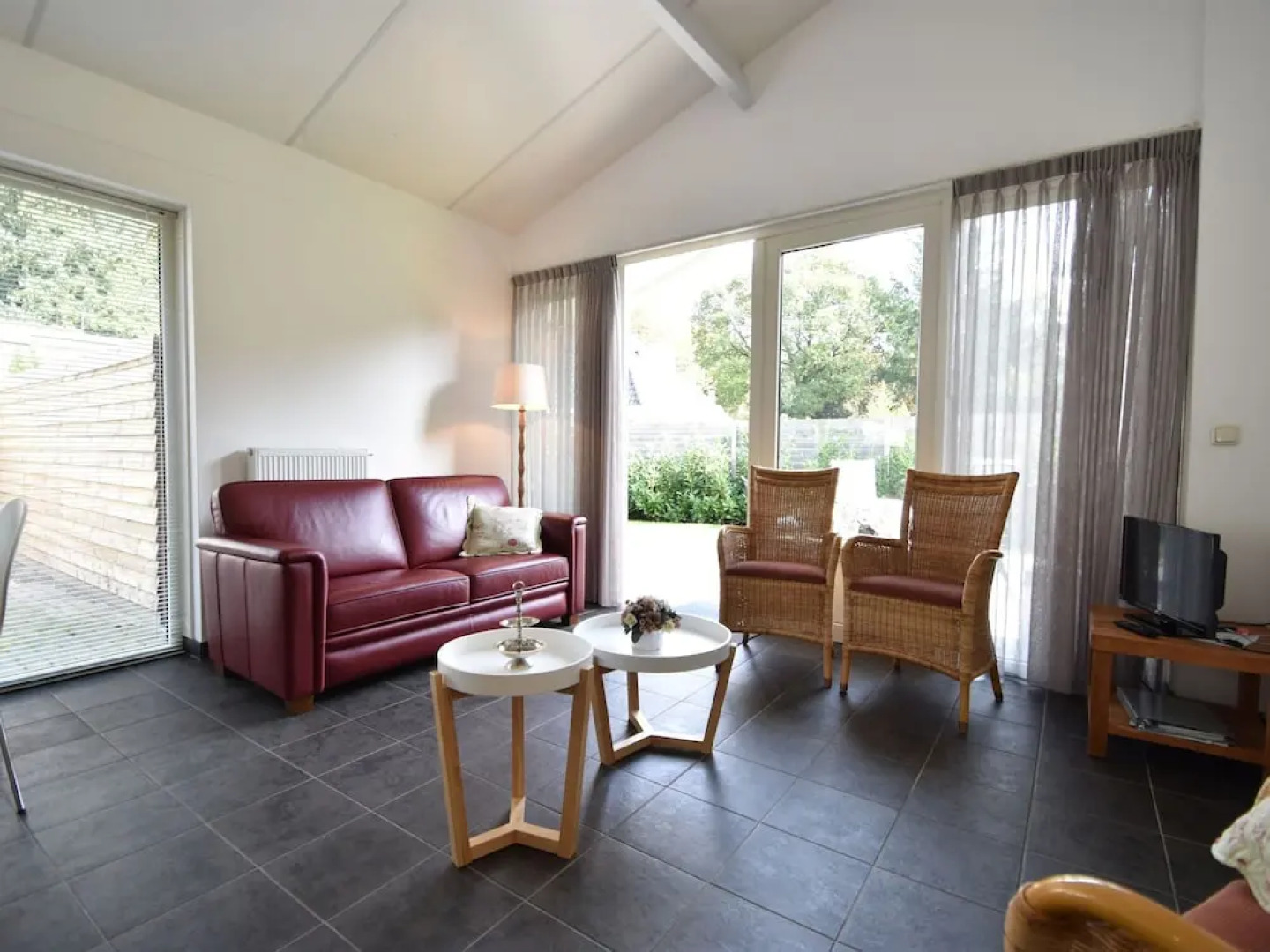 Modern Holiday Home With a Luxury Walk-in Shower and Enclosed Private Garden in Putten