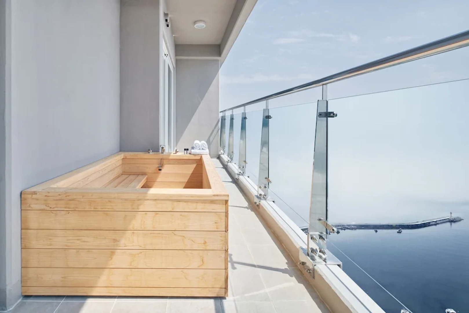 Gangneung Chonpines Ocean Suites Hotel