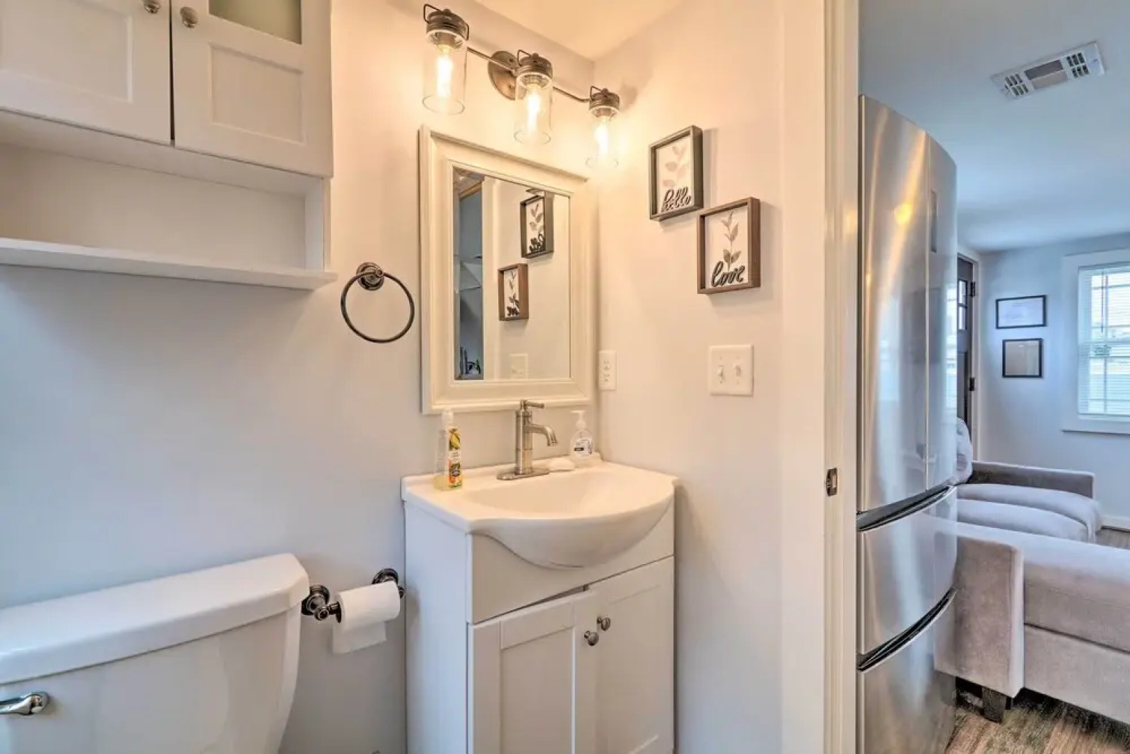 Modern Townhome: Walk to Beach, Bars & Eats!