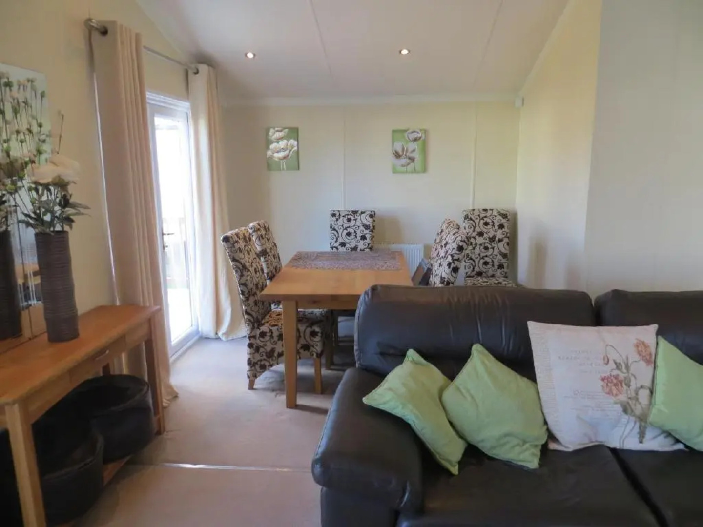 Jolie, Lodge on Manor Park