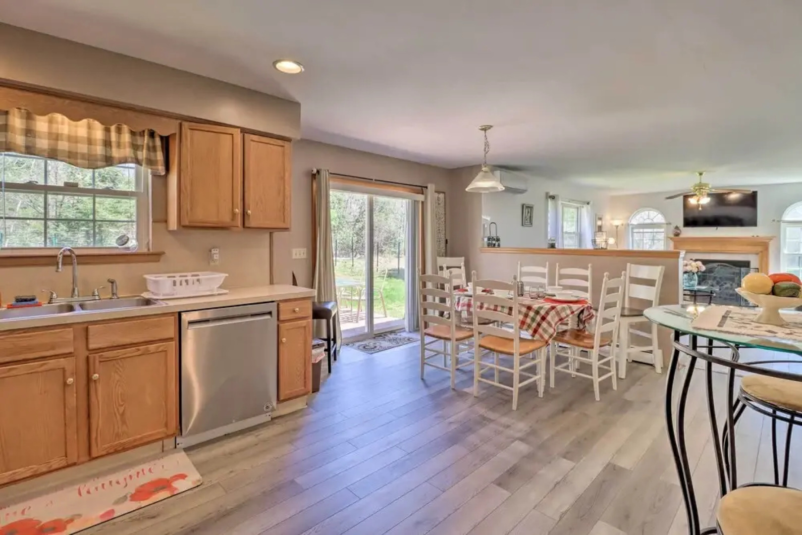 Colonial House in Quiet Area Near Camelback Resort