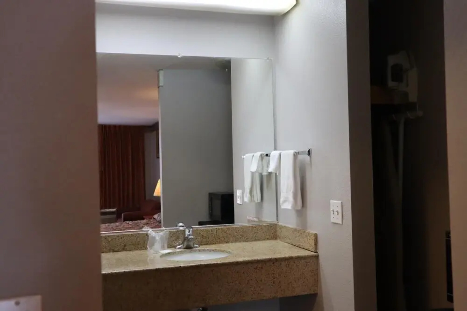 Express Inn & Suites