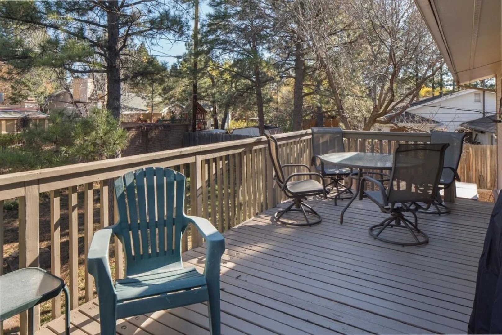 Artsy, Downtown Treehouse