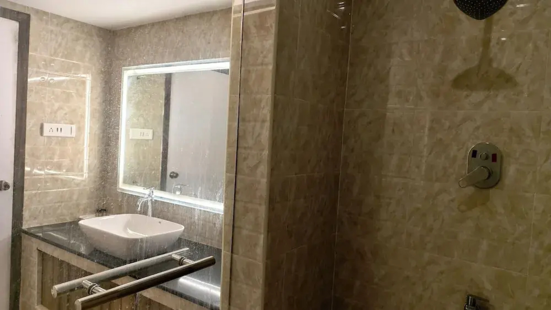 Monarch Express, Sri City