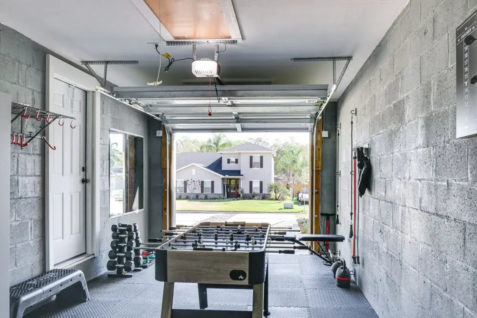 Lakeland Retreat: Private Heated Pool & Yard Games