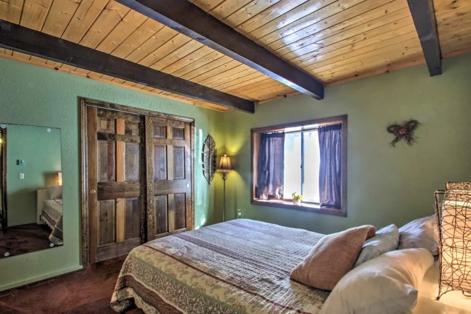 Swiss-style Chalet w/ Fireplace - Near Story Land!