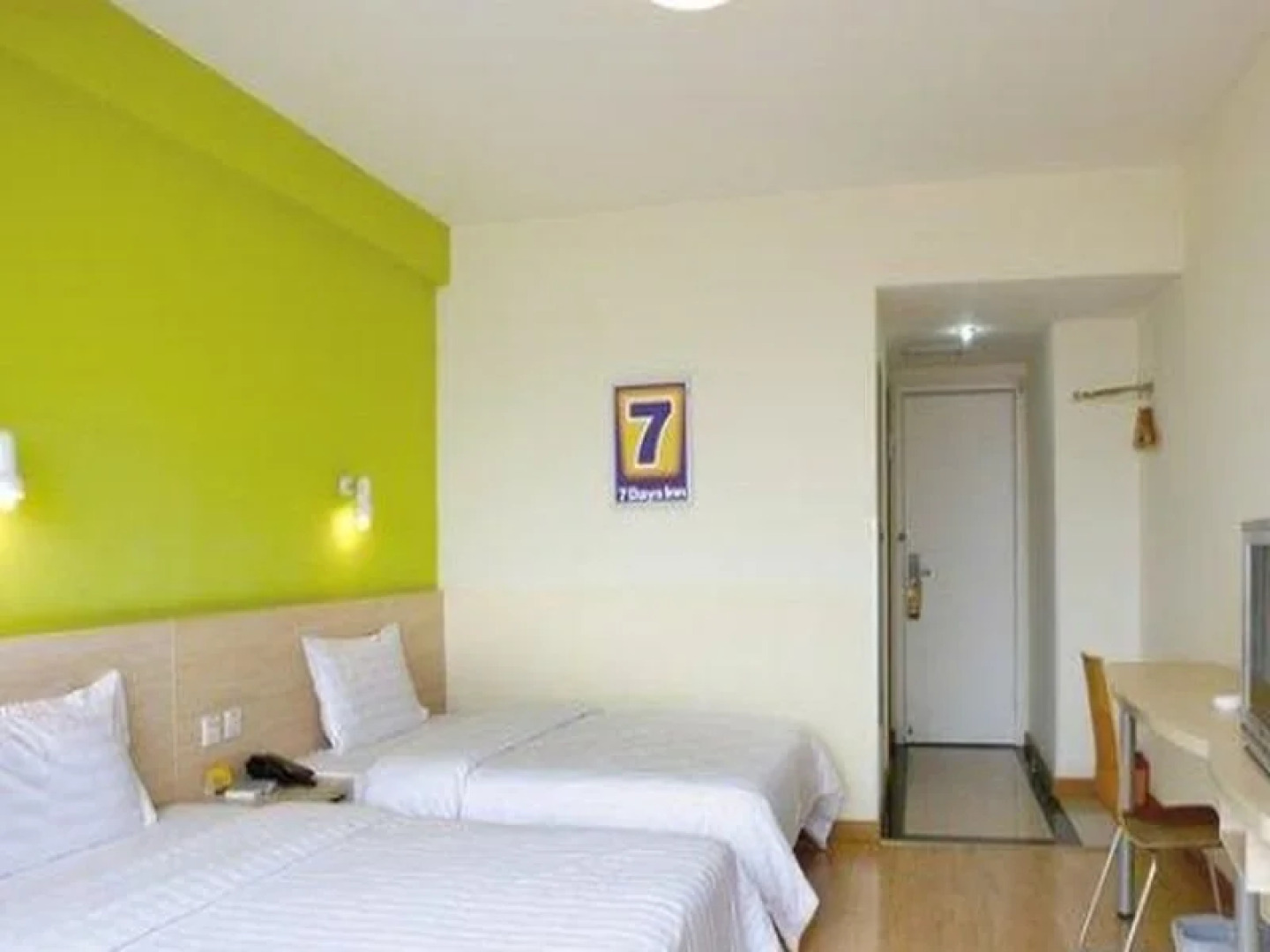 7Days Inn Korla Li Xiang Road Kongque River Branch