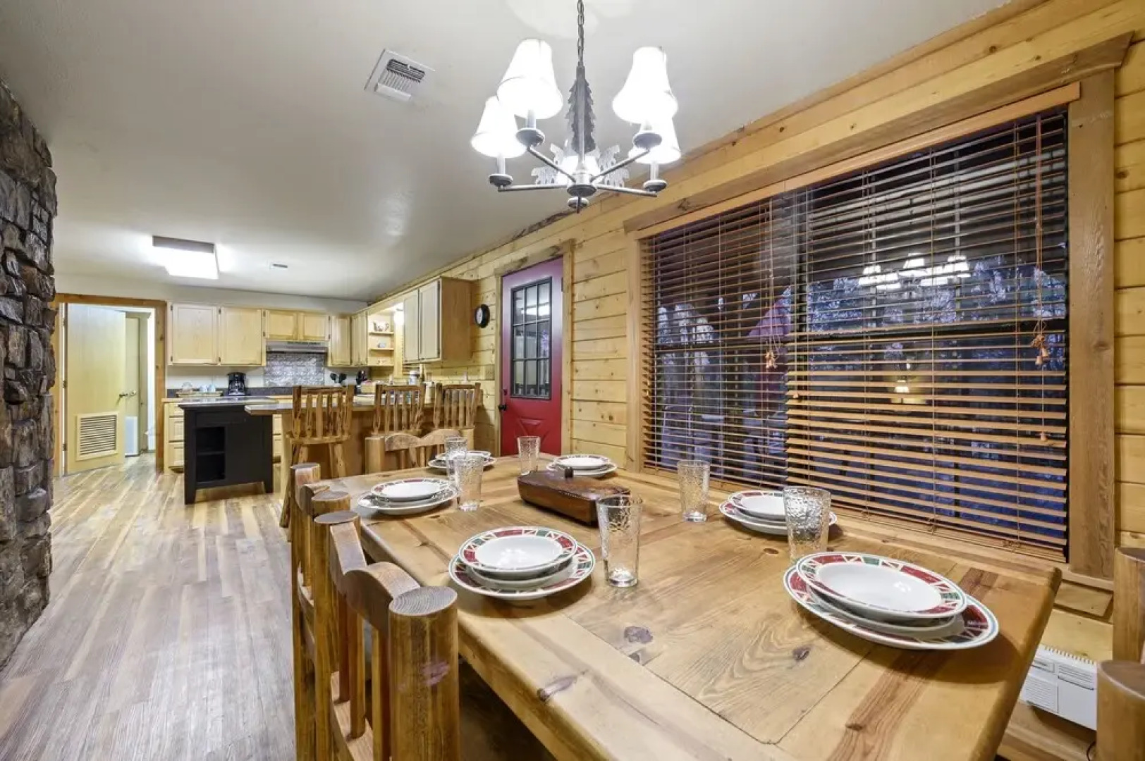 Lacey Dogwood Family Cabin With Free Wifi and Private BBQ by Redawning