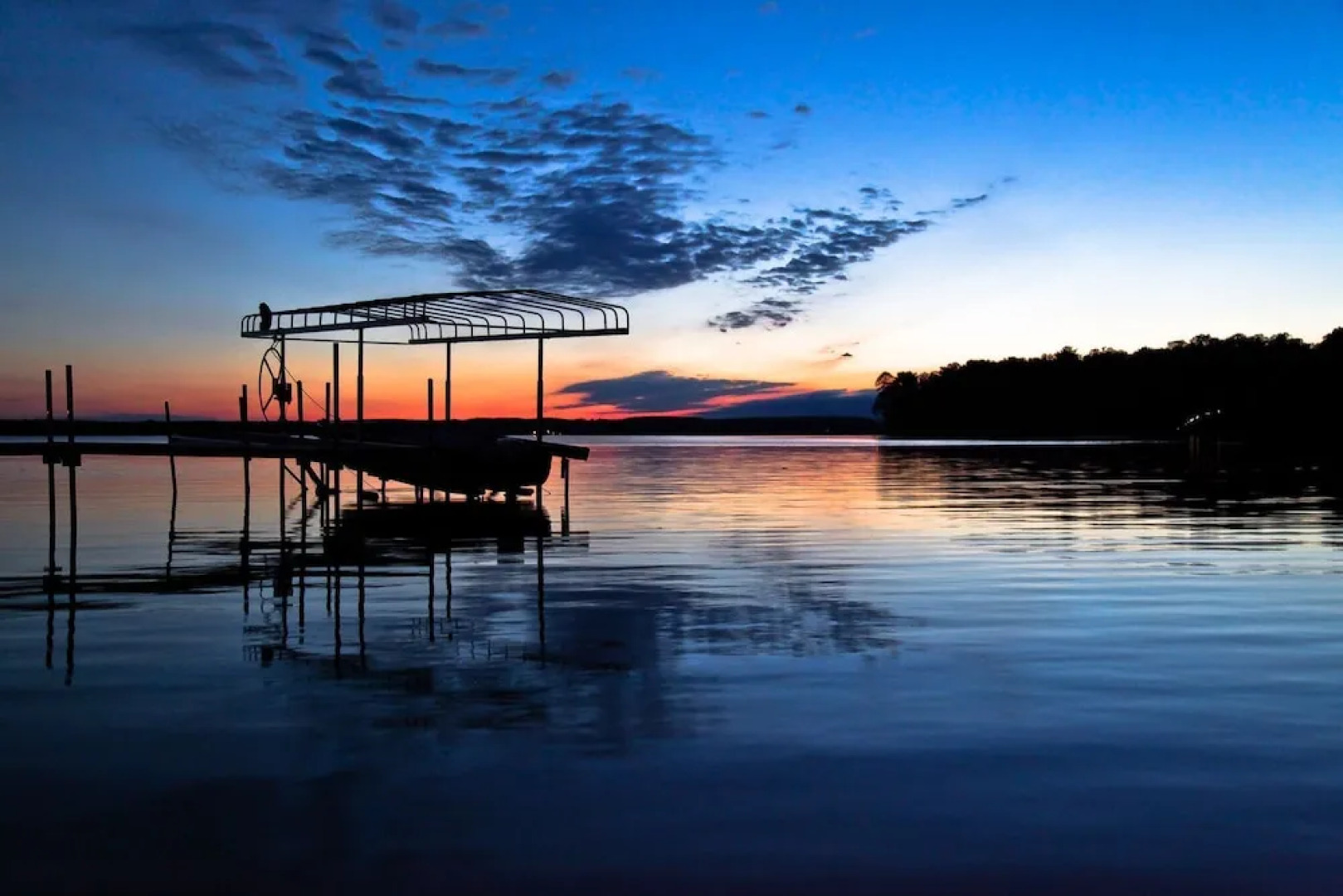 #6 - Casablanca 1 Bedroom Cabin by RedAwning