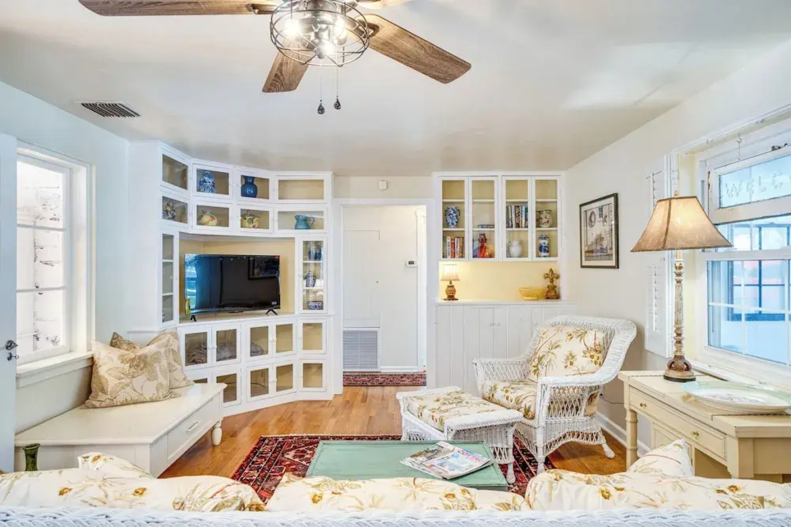 Vintage Mount Dora Cottage w/ Screened Porch!