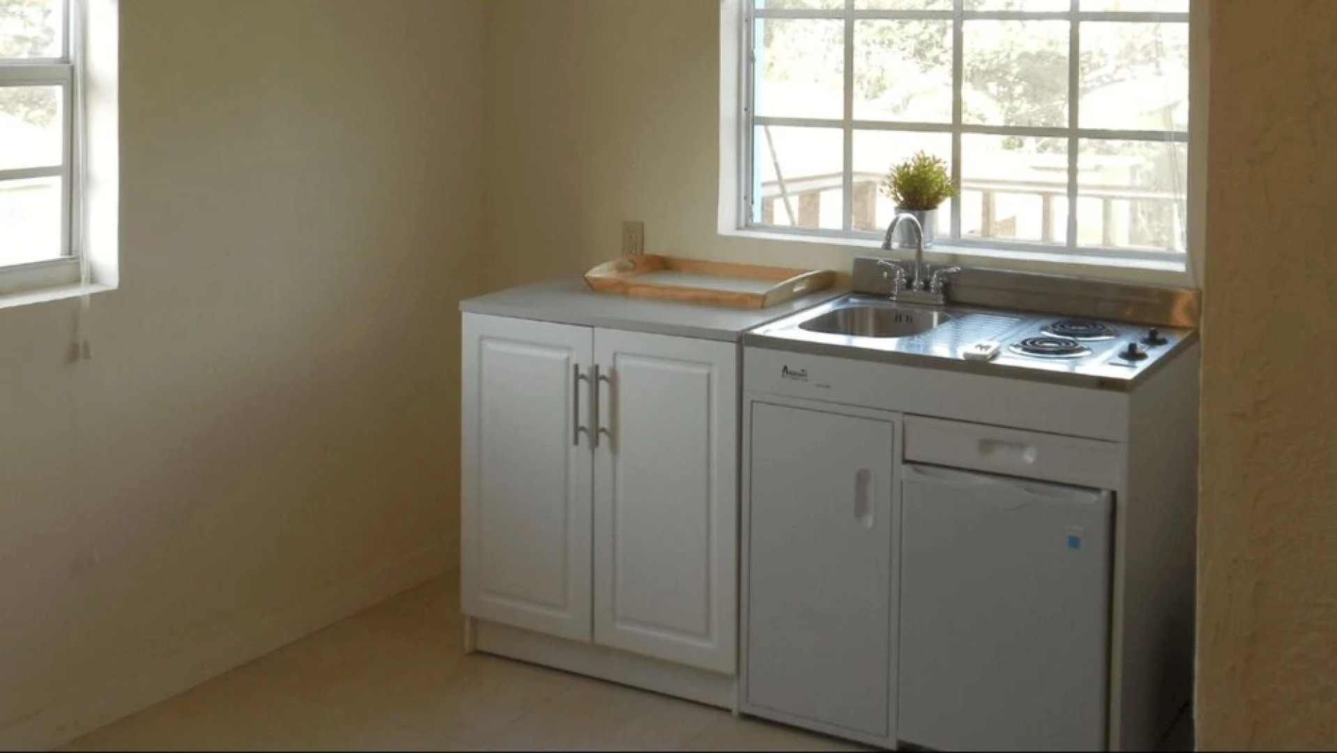 BIMINI LOFTS Across from Big Game Club - 2 of 2 furnished apts